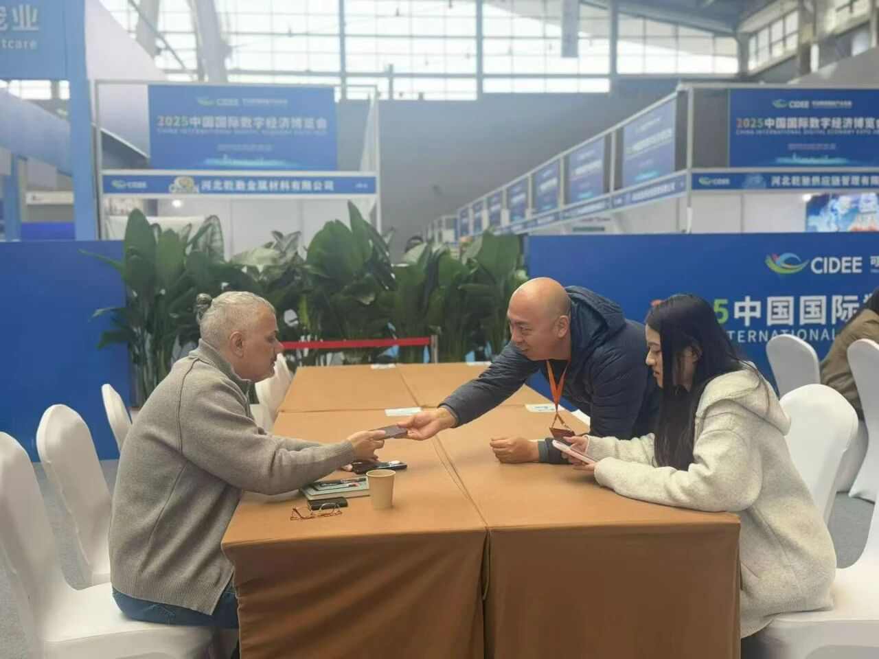 数博会圆满落幕,中企动力荣获「数字服务创新奖」,稳占大会C位!(图7) 数博会圆满落幕,中企动力荣获「数字服务创新奖」,稳占大会C位!(图7)