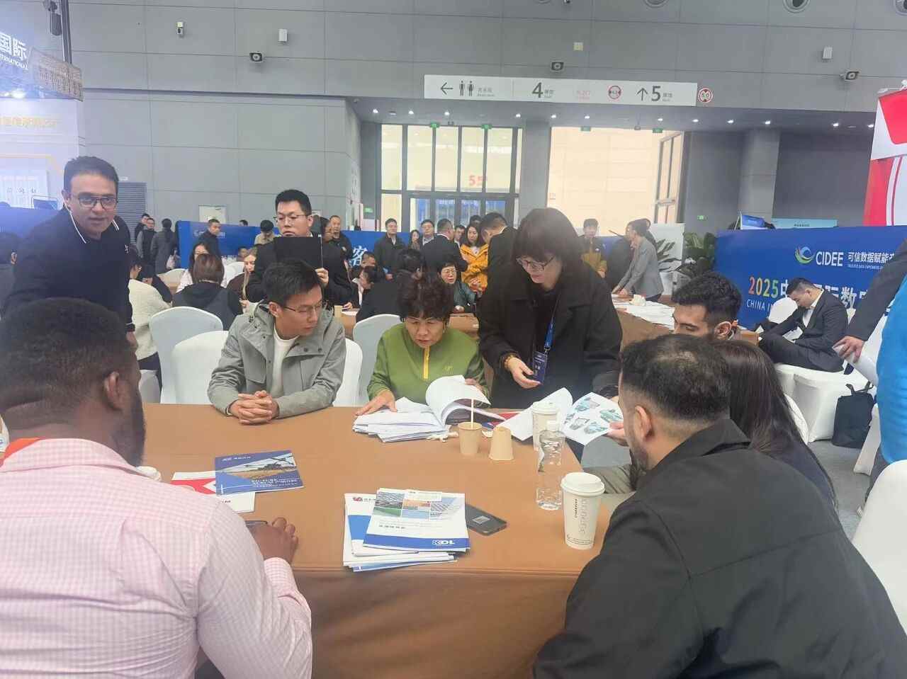 数博会圆满落幕,中企动力荣获「数字服务创新奖」,稳占大会C位!(图6) 数博会圆满落幕,中企动力荣获「数字服务创新奖」,稳占大会C位!(图6)