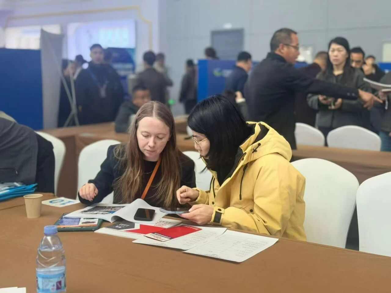 数博会圆满落幕,中企动力荣获「数字服务创新奖」,稳占大会C位!(图8) 数博会圆满落幕,中企动力荣获「数字服务创新奖」,稳占大会C位!(图8)
